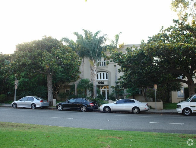 Building Photo - 446 San Vicente Blvd