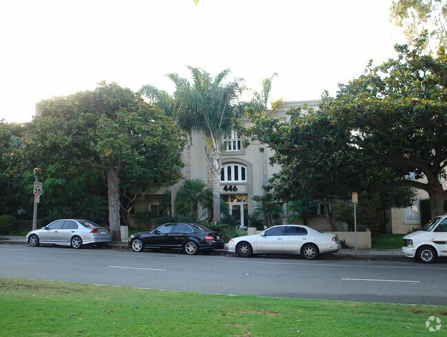 Foto del edificio - 446 San Vicente Blvd