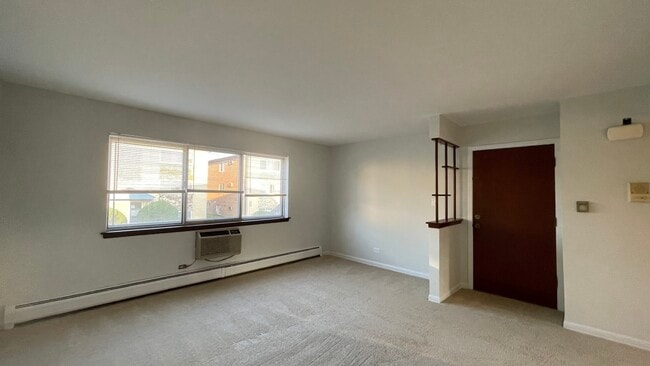 Building Photo - 426 1/2 W Touhy Ave