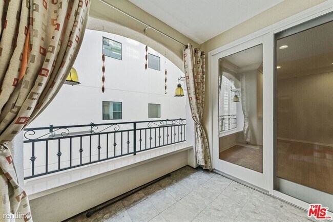 Foto del edificio - 3 br, 3 bath Condo - 11737 Goshen Ave Apt 201