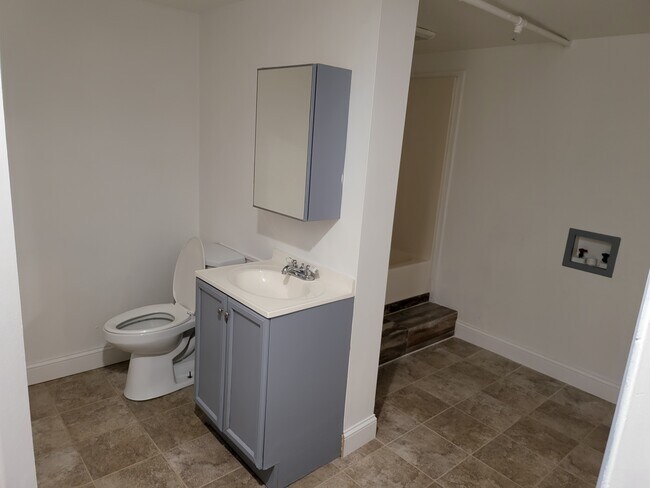 Building Photo - 50 Oneida St