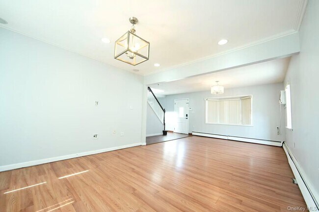 Foto del edificio - 32 Needle Ln