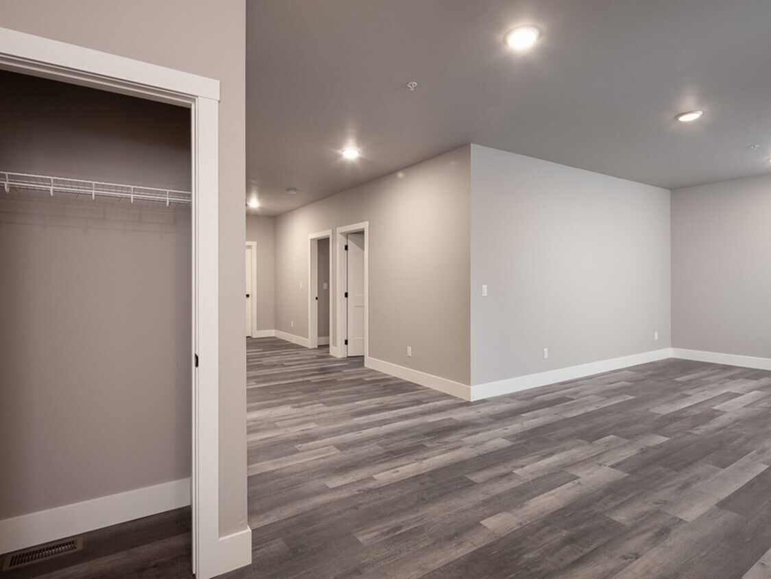 Foto principal - Riverview Trail Apartments
