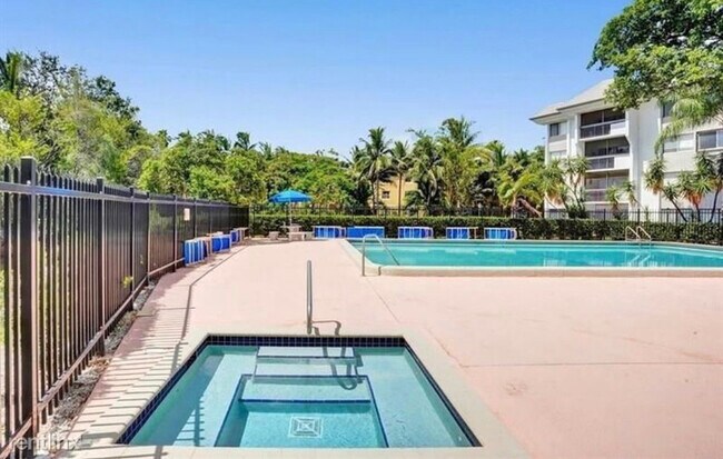 Foto del edificio - 721 N Pine Island Rd