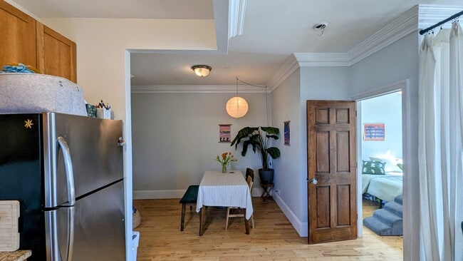 Building Photo - 34 Russell St