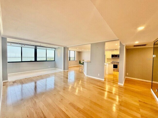 Foto del edificio - 2620 Cove Cay Dr