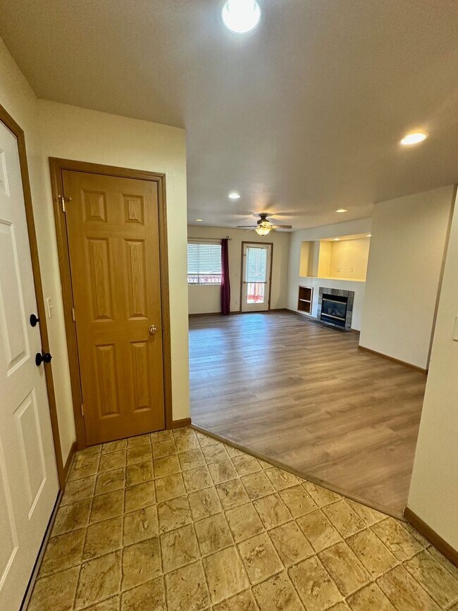 Foto del edificio - Lovely 2 bedroom 1.5 bath condo