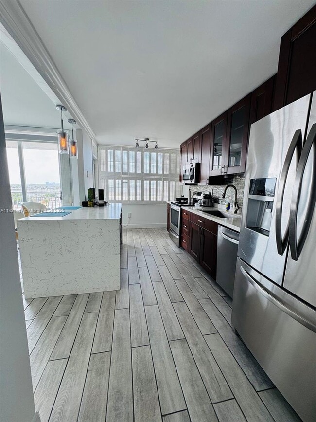 Building Photo - 18031 Biscayne Blvd