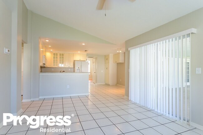 Building Photo - 14901 Rocky Ledge Dr