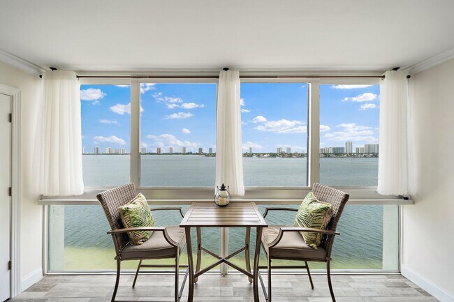 Building Photo - 301 Lake Shore Dr