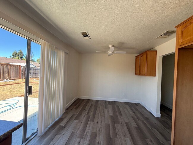 Foto del edificio - 486 Colonial Cir
