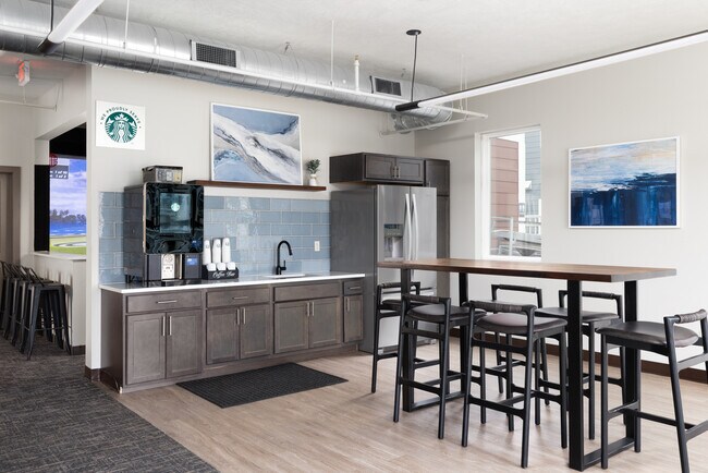Building Photo - Whisper Ridge East