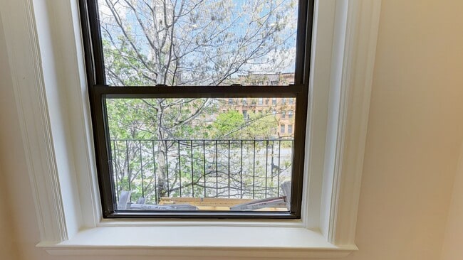 Building Photo - 873 Beacon St