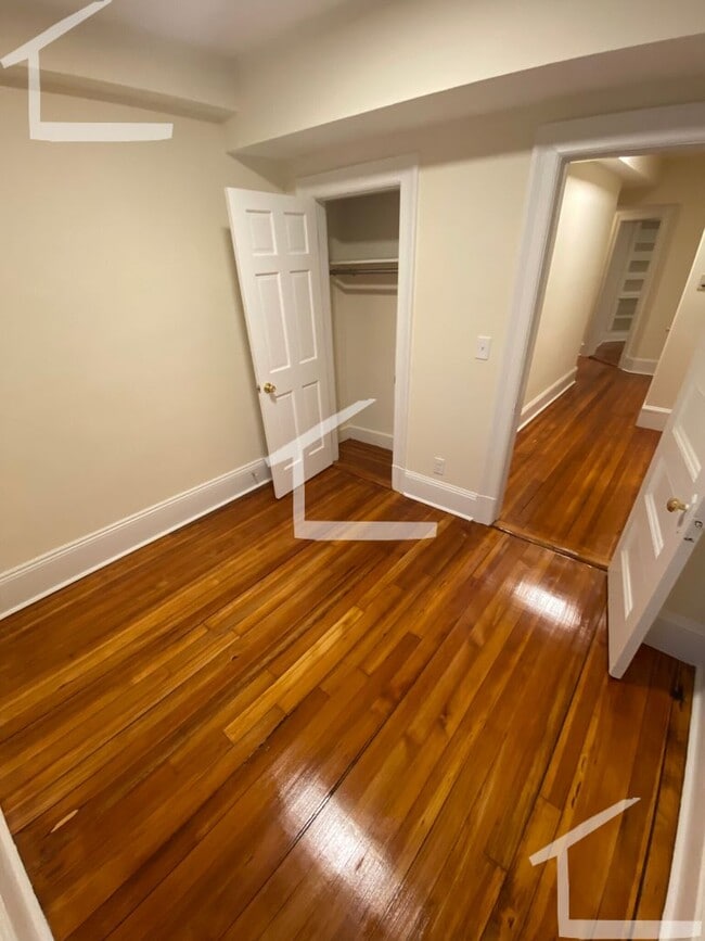 Building Photo - No Fee! Avl Dec 1 - Harvard Sq area 2BR with heat inc!