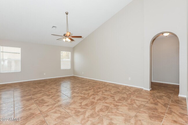 Building Photo - 616 S Kenwood Ln