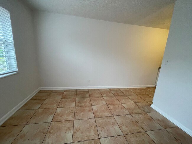 Foto del edificio - 1161 NE 23rd Terrace