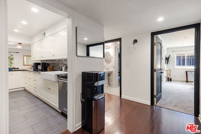 Foto del edificio - 6708 Hillpark Dr