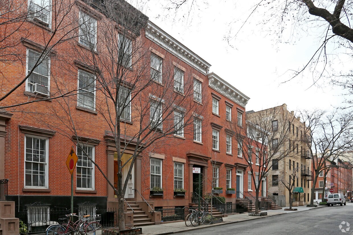 Building Photo - 69 Horatio St