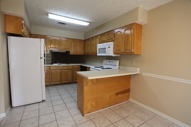 Building Photo - Spacious Duplex for Rent