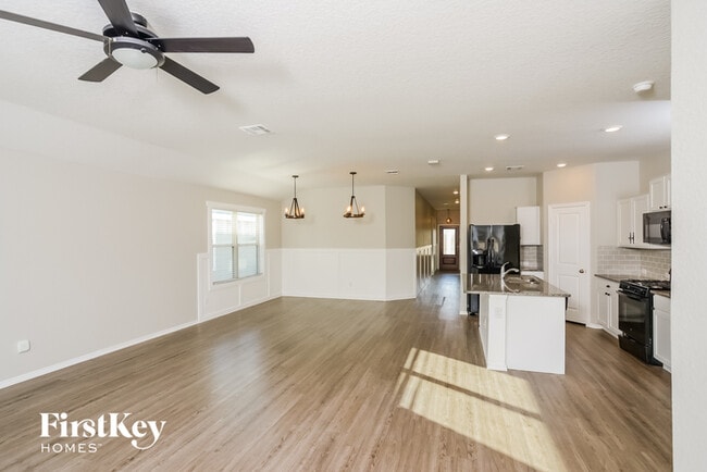 Building Photo - 5253 Blue Ivy