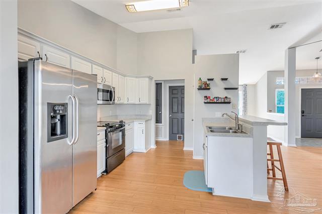 Foto del edificio - 8560 High School Blvd