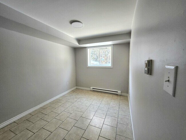 Building Photo - 17 Scott Ave