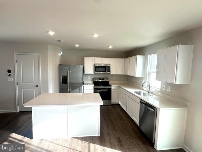 Building Photo - 2709 Apricot Dr