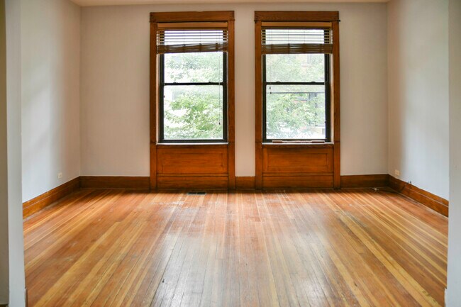 Foto del edificio - 1358 W Barry Ave