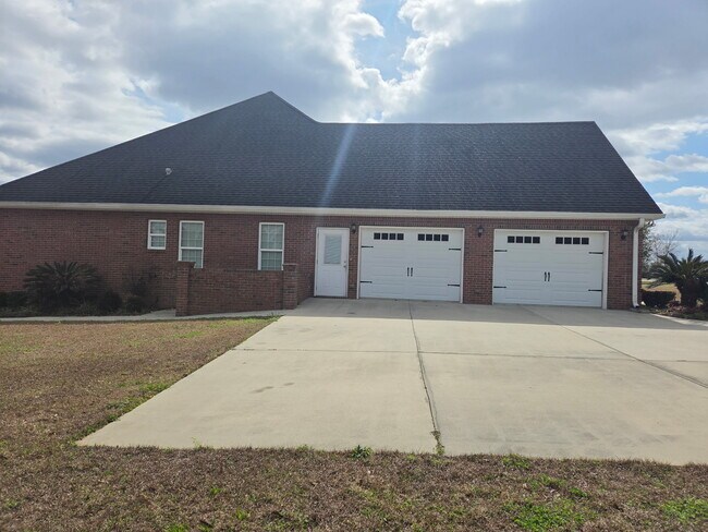 Building Photo - 565 Twin Ponds Dr