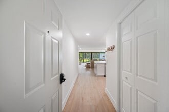 Building Photo - 2810 Polo Island Dr
