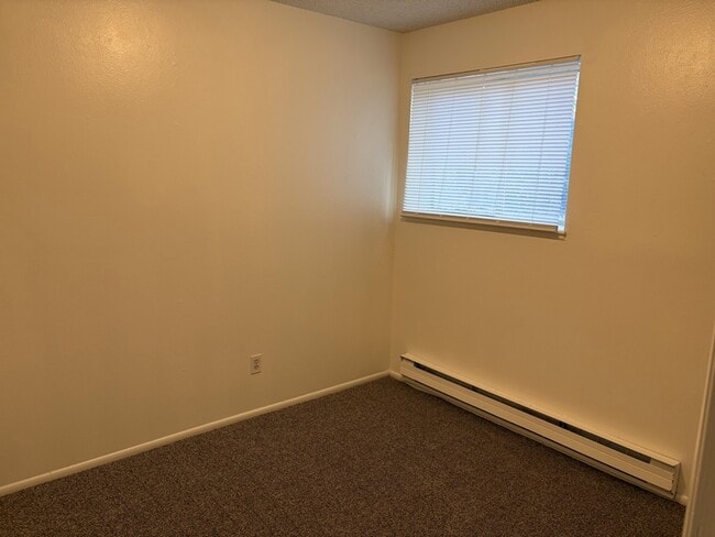Building Photo - 561 N Sparn St
