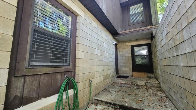 Building Photo - 7019 SW 44 Ave