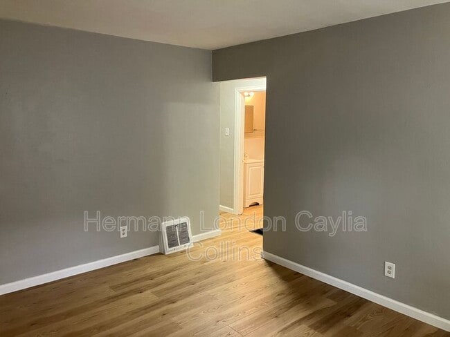 Building Photo - 8031 Aline Ave