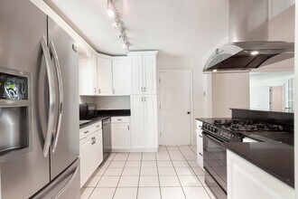 Building Photo - 1069 Briar Vista Terrace NE