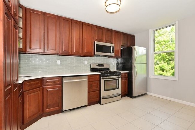 Building Photo - 156 Edgar St