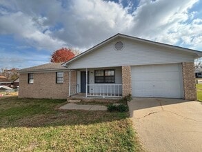 Building Photo - 58 Northview Dr