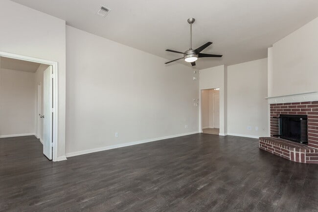 Building Photo - 10436 Fossil Hill Dr