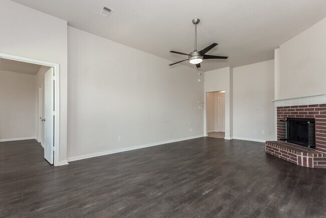 Foto del edificio - 10436 Fossil Hill Dr