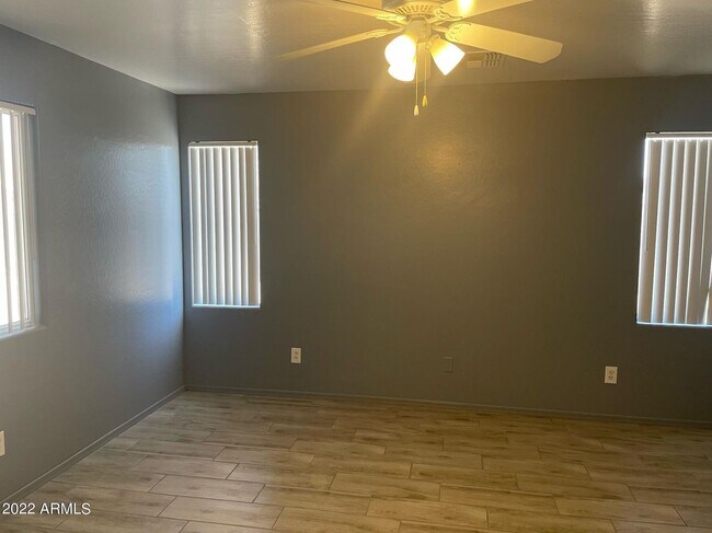 Foto del edificio - 7767 W Northview Ave