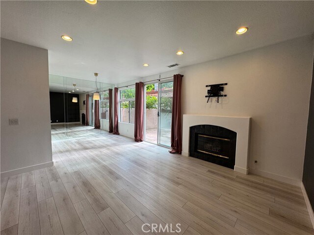 Foto del edificio - 5 Meadowbrook