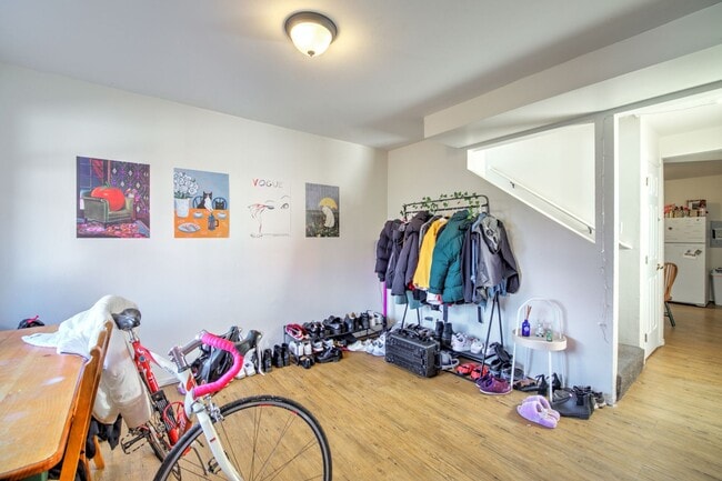 Foto del edificio - 8 Bedroom home in the Heart of the U-district