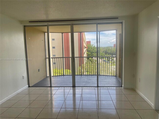 Foto del edificio - 1770 NE 191st St