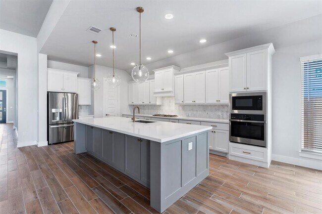 Building Photo - 8516 Picnic House Path