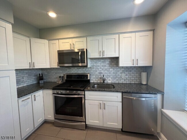 Foto del edificio - 551 Clubhouse Ct