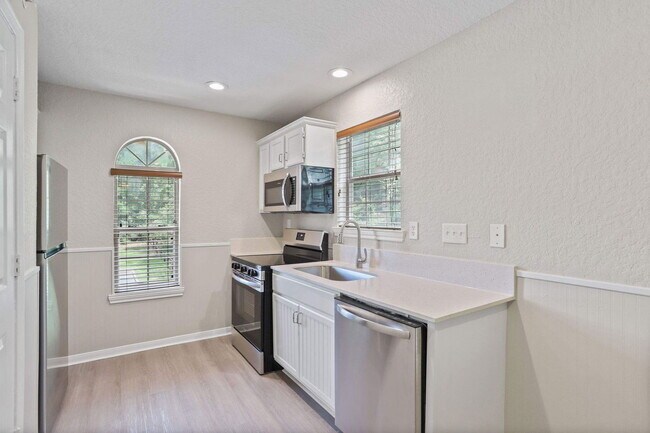 Building Photo - 5000 League Line Rd