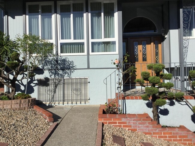 Building Photo - 201 Del Norte Dr
