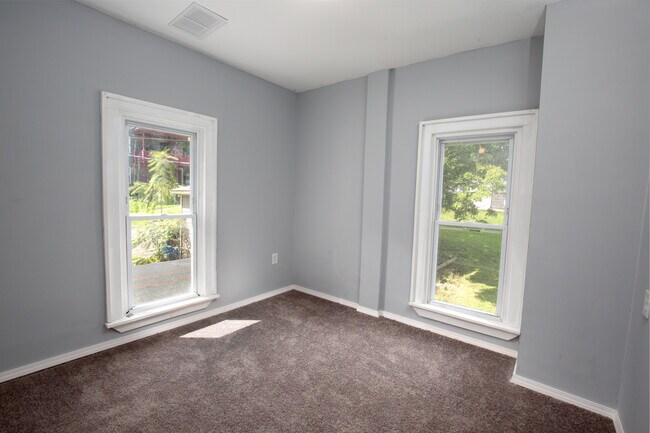 Foto del edificio - 399 S Division St