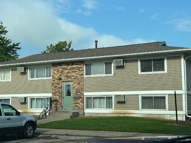 Building Photo - 503 Maple St