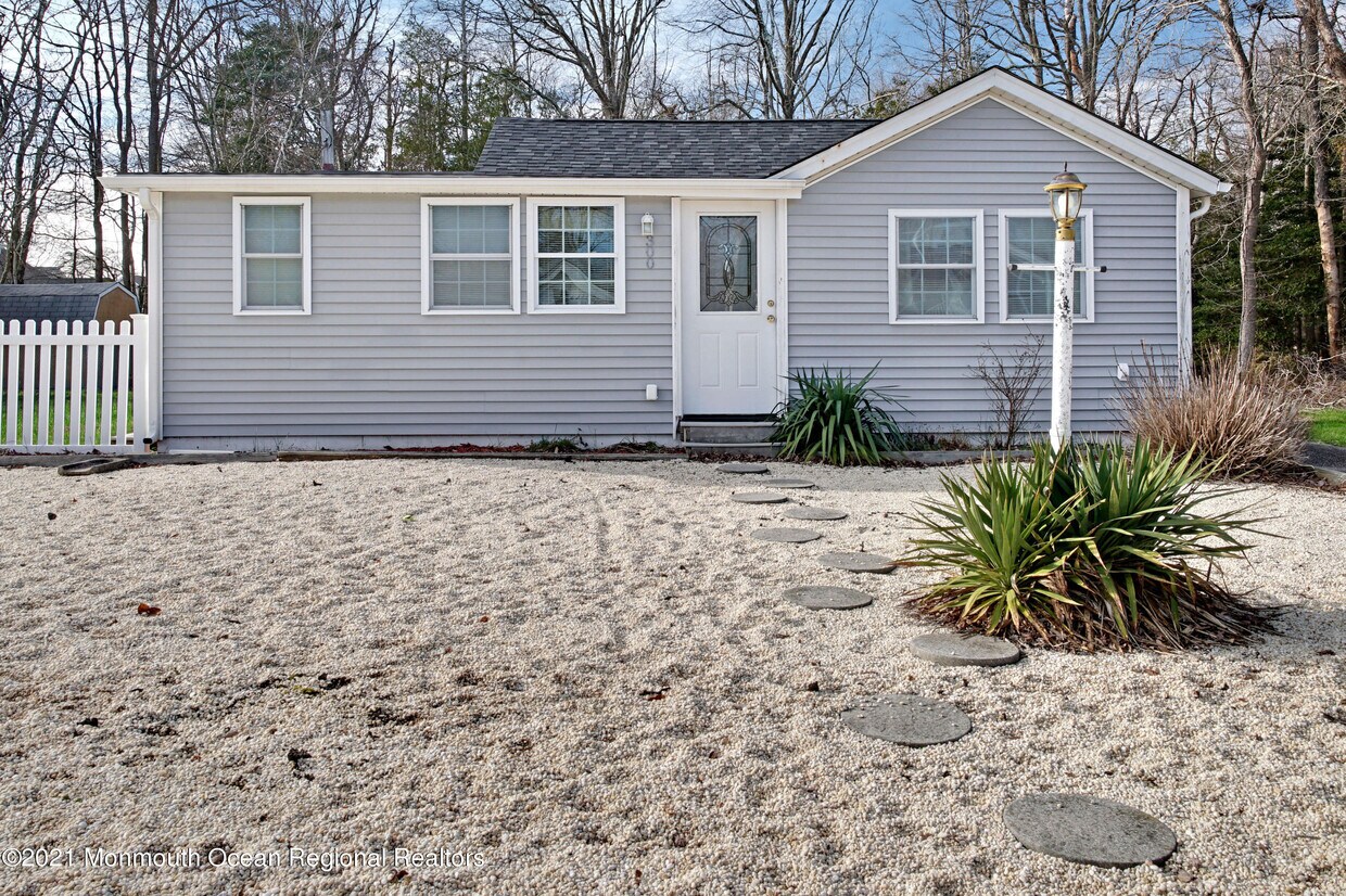 Primary Photo - 300 Hurley Ave