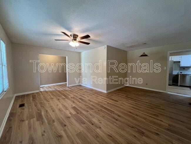 Foto del edificio - 561 Alleghany Rd